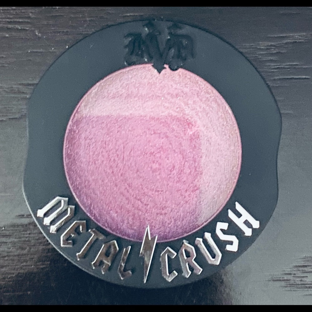Brand new without box! KVD Metal Crush Highlighter Roseshock!